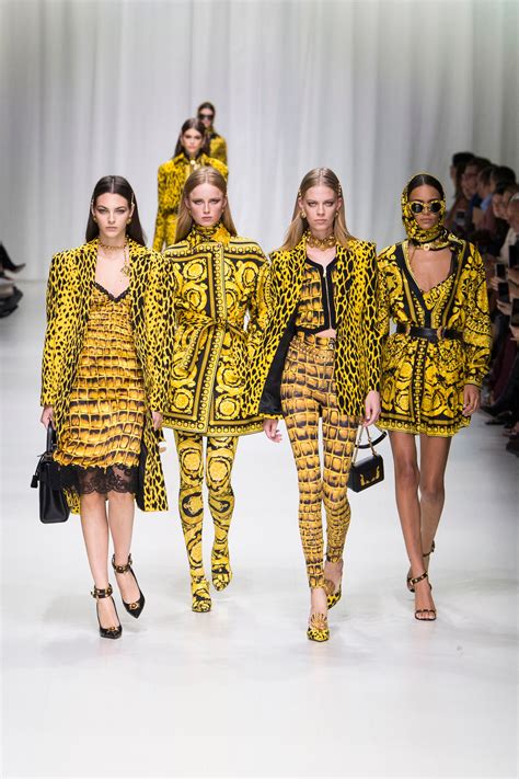 versace stil|Versace style clothing.